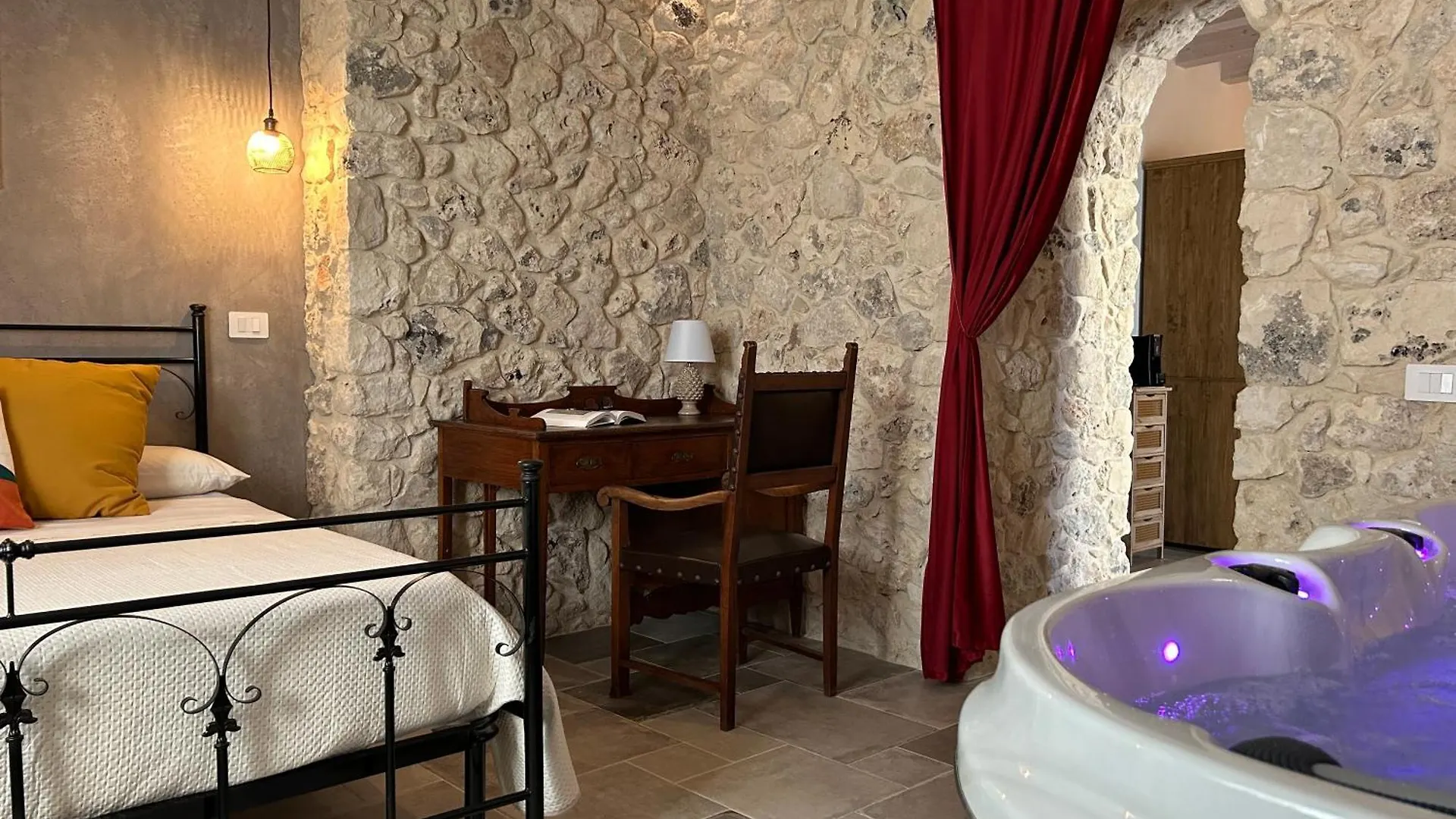 Apartment Suite Albanazzo With Jacuzzi Near The Sandy Beach Avola Italy